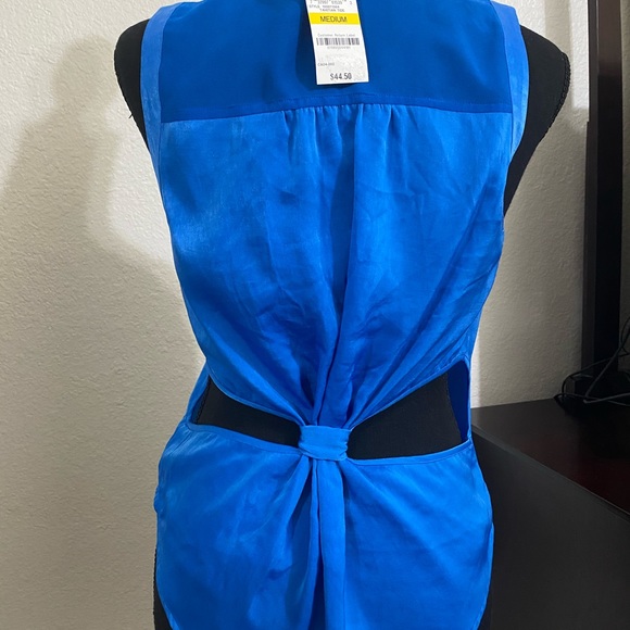 Blue top - Picture 2 of 3